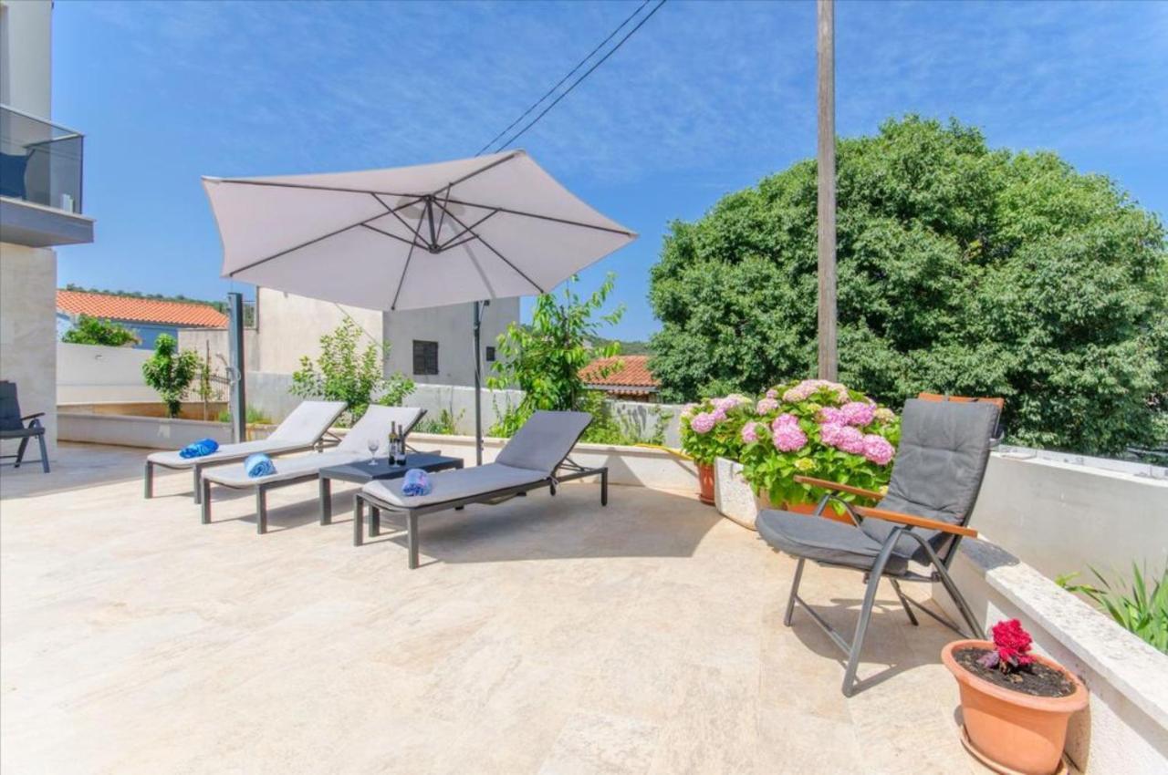 Villa La Veliki Drvenik Bagian luar foto